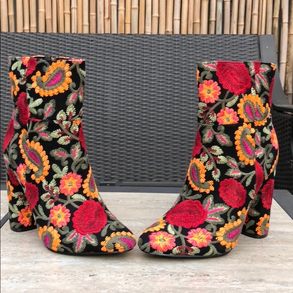 ***8.5 LAST PAIR!!!*** Embroidered Bootie NIB - Picture 7 of 8